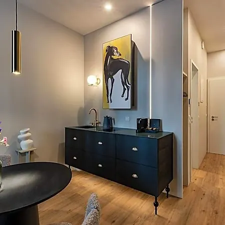 Ξενοδοχείο με διαμερίσματα Kalm - A Design