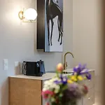 Kalm - A Design Lägenhetshotell