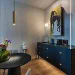 Kalm - A Design Lägenhetshotell München
